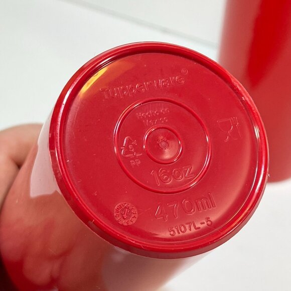 Tupperware 5-Piece 16 Oz Tumbler Set With Colorful Pattern & Red Plastic Cups - Picture 3 of 4